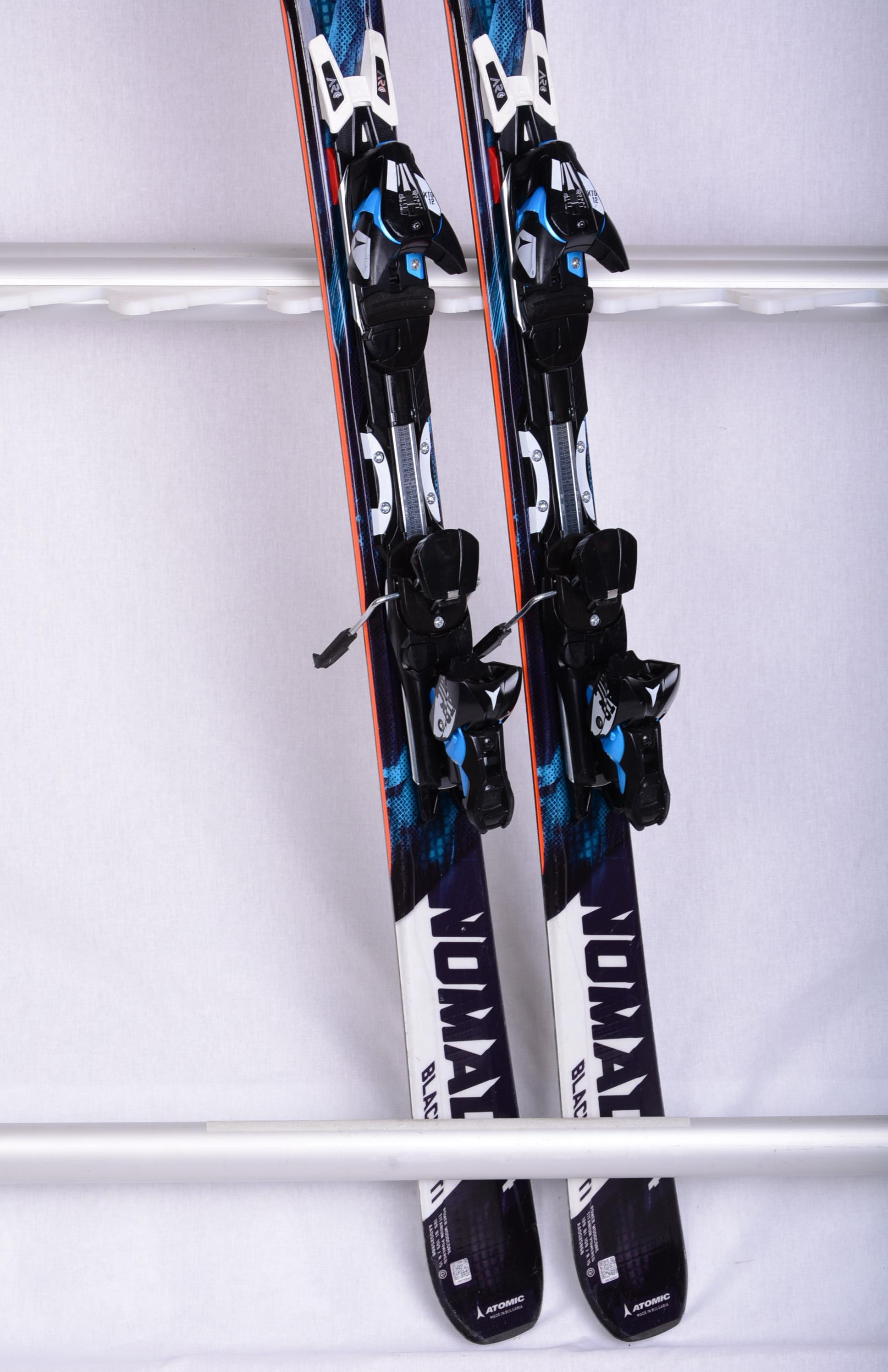 Kreek relais Jong ski's ATOMIC NOMAD BLACKEYE Ti, AMR, TANK carbon mesh, Power woodcoore,  Titanium + Atomic XTO 12 ARC - Mardosport.nl