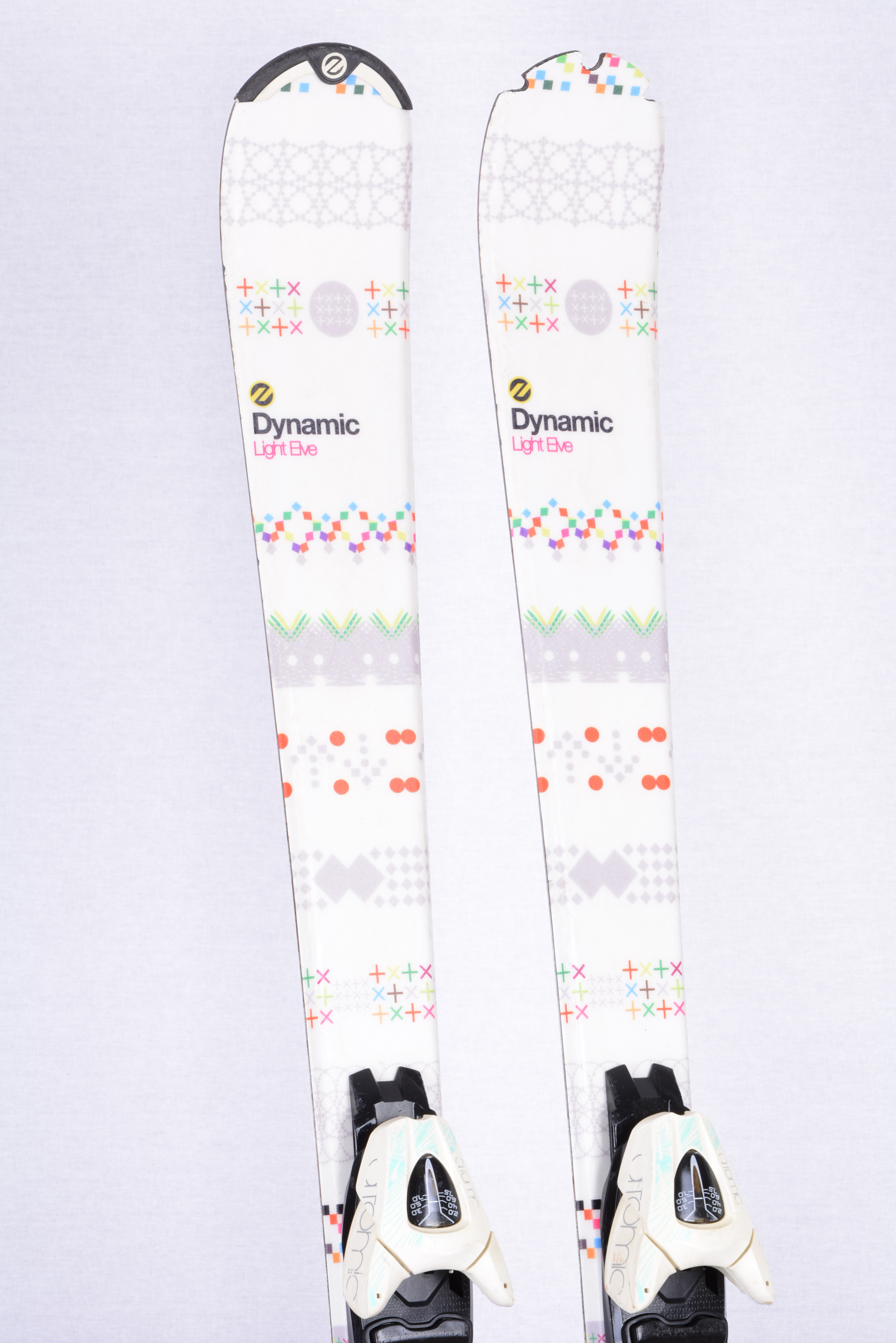 Agrarisch spoelen Grens kinder ski's DYNAMIC LIGHT ELVE White/multicolour + Atomic 7.5 -  Mardosport.nl